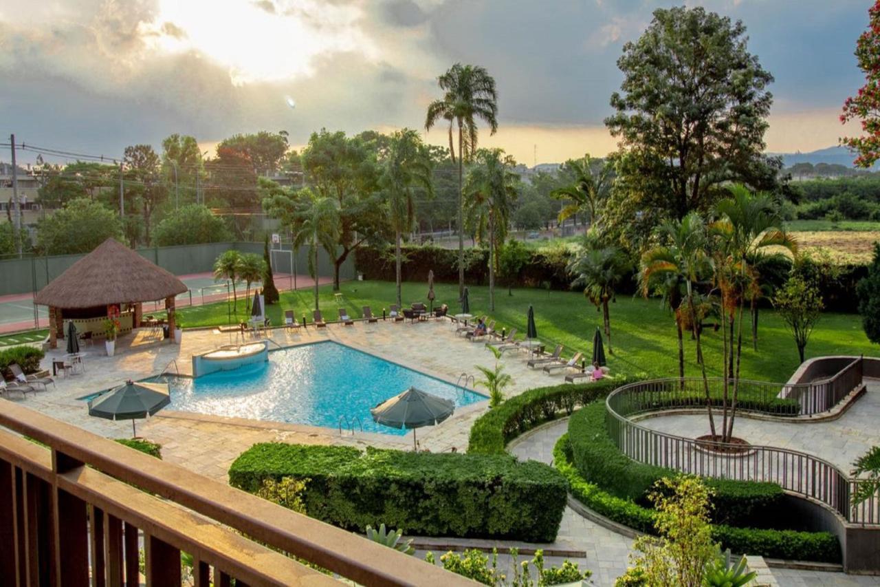 Marriott Sao Paulo Airport Hotel Гуарульюс Экстерьер фото The swimming pool at the Royal Selangor Golf & Country Club