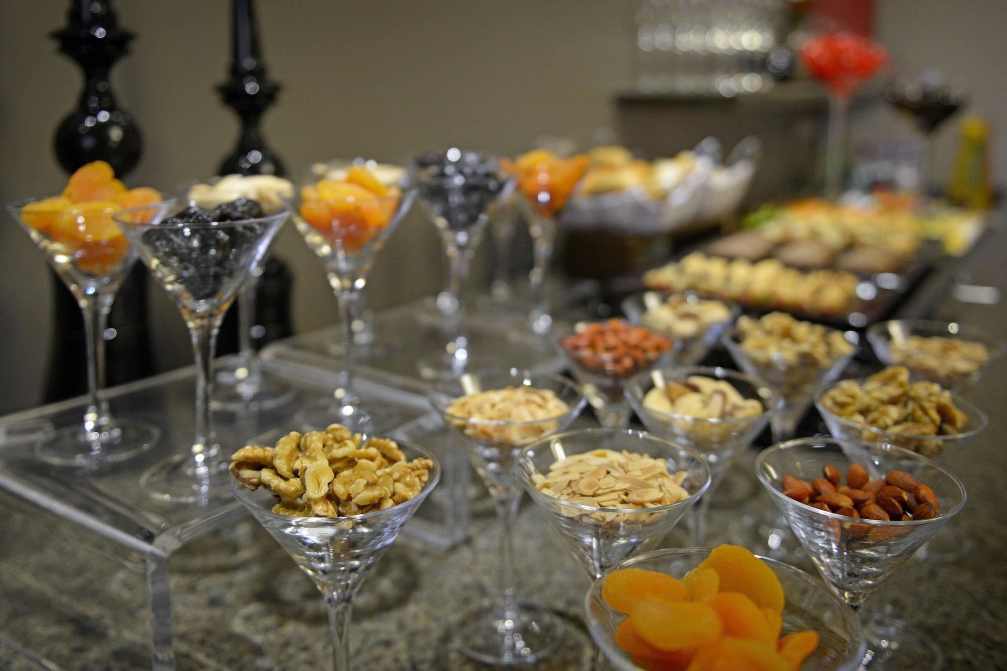 Marriott Sao Paulo Airport Hotel Гуарульюс Экстерьер фото A selection of canapés