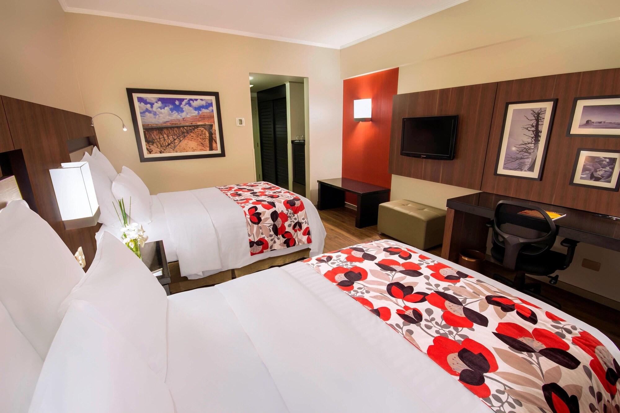 Marriott Sao Paulo Airport Hotel Гуарульюс Экстерьер фото A typical room at the Hilton Garden Inn