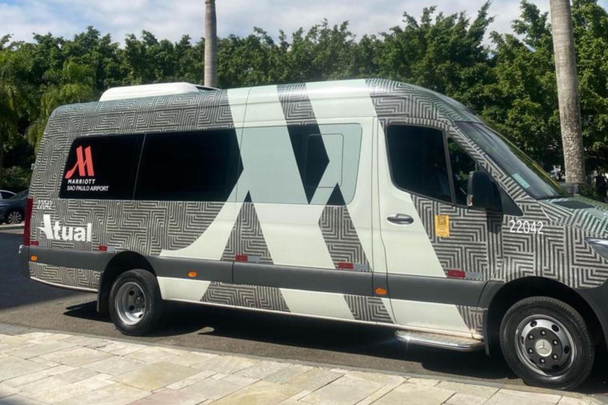Marriott Sao Paulo Airport Hotel Гуарульюс Экстерьер фото A Marriott International shuttle van