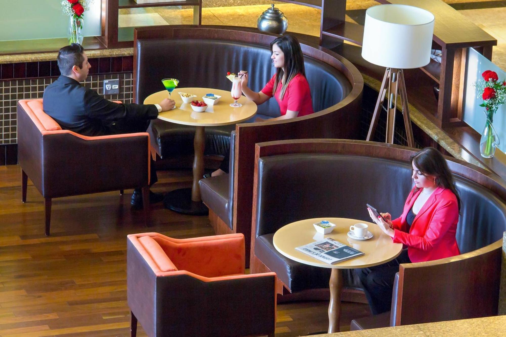 Marriott Sao Paulo Airport Hotel Гуарульюс Экстерьер фото The lounge at the airport